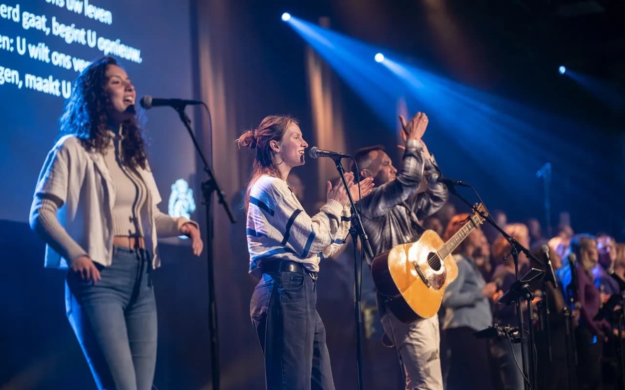 Met open armen - jubileumconcert Schrijvers voor Gerechtigheid